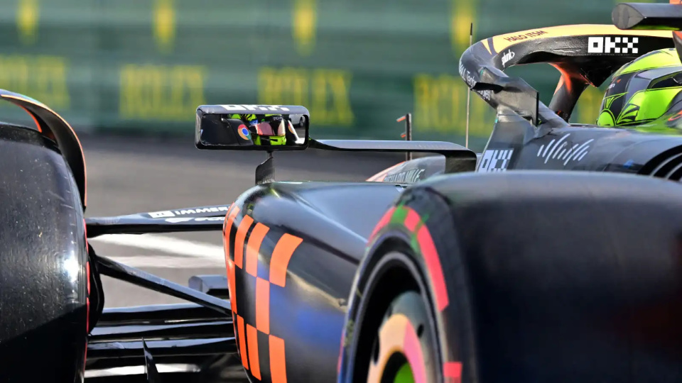 迈凯伦碾压阿斯顿马丁，塞恩斯状态火热