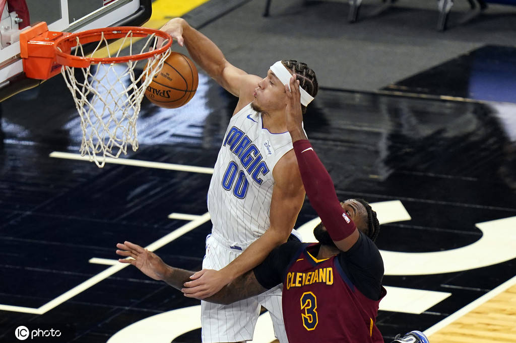 独行侠逆转76人，武切维奇状态火热