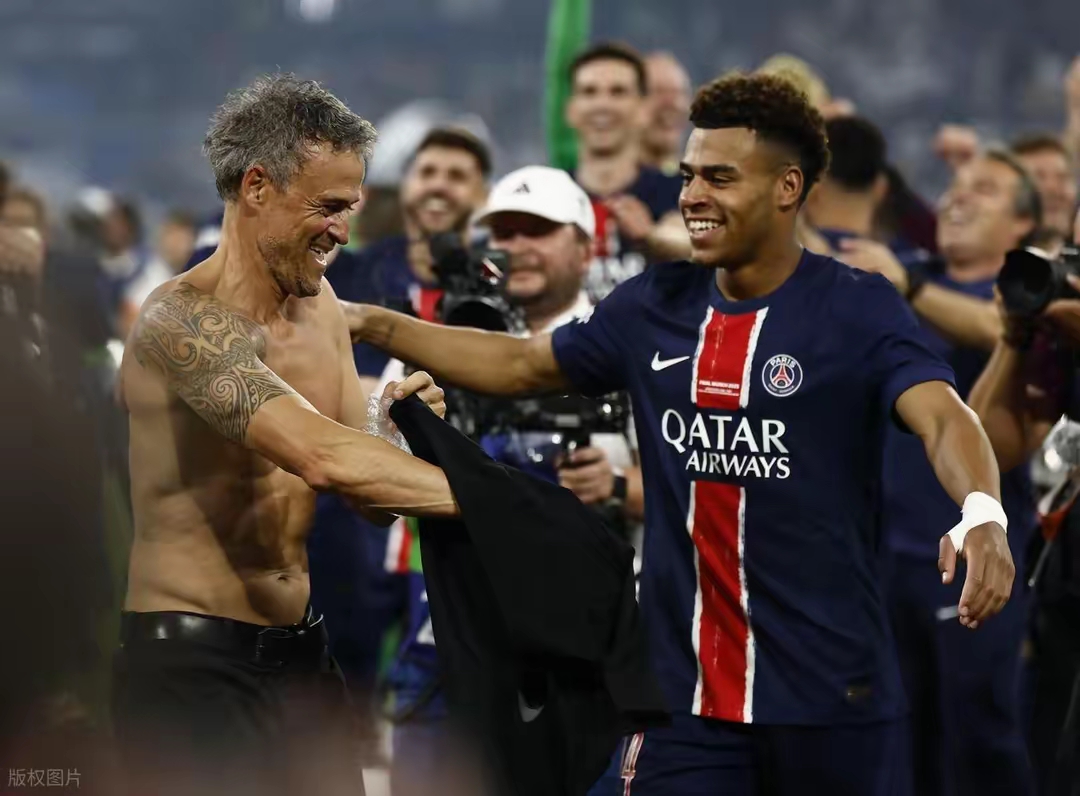 开云sport-曼联力克巴黎,若日尼奥带队取胜